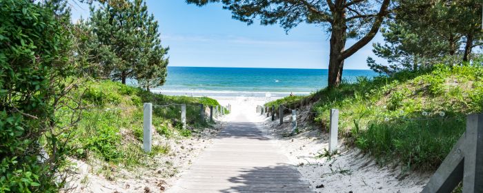 Binz Strandzugang (c) Adobe Stock Kevin Mierlita