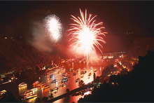 (C) Copyright Feuerwek „Rhein in Flammen“: Weyh Touristik (C) Copyright Feuerwek „Rhein in Flammen“: Weyh Touristik